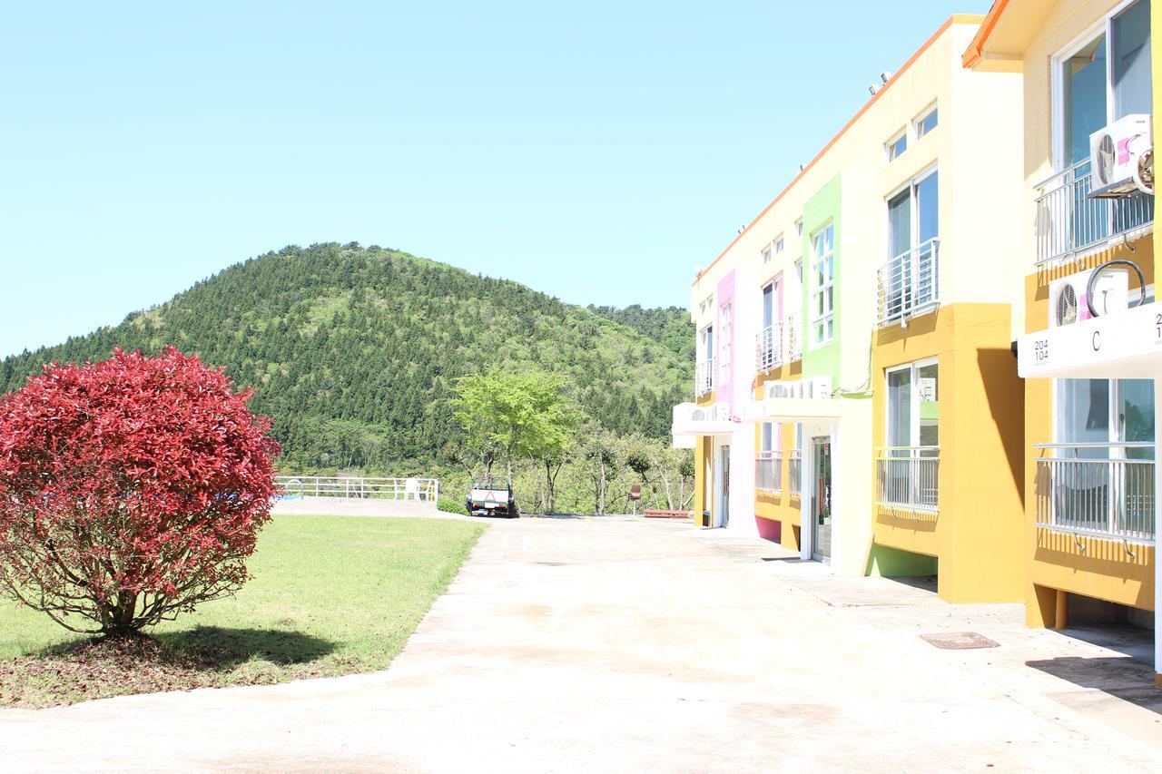 Geomunoreum Hostel Jeju Exterior foto