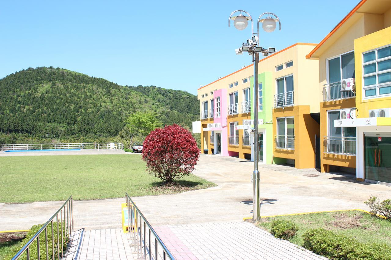Geomunoreum Hostel Jeju Exterior foto
