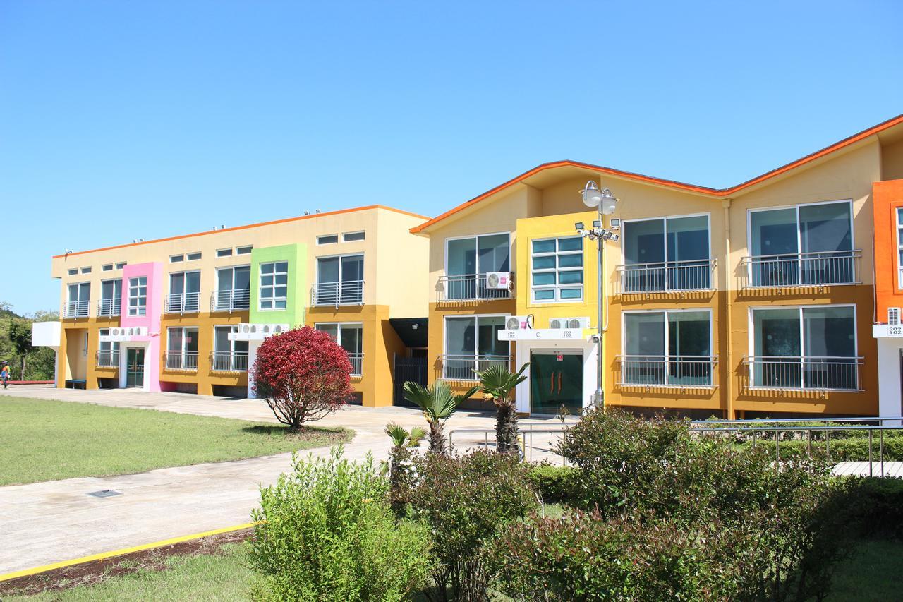 Geomunoreum Hostel Jeju Exterior foto