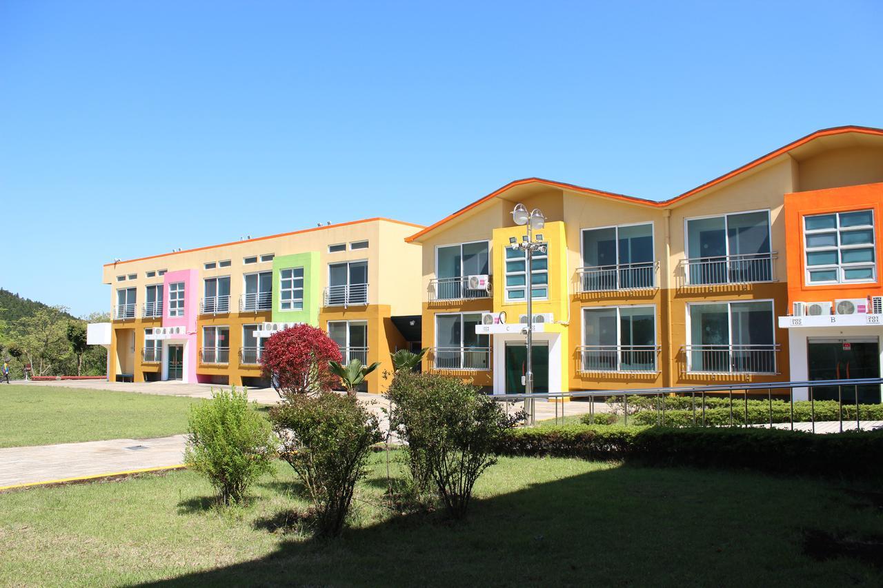 Geomunoreum Hostel Jeju Exterior foto